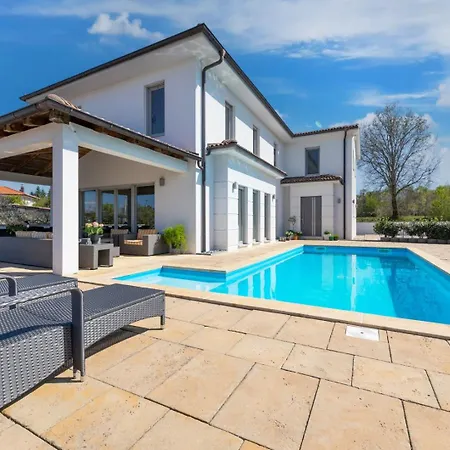 El Villa *